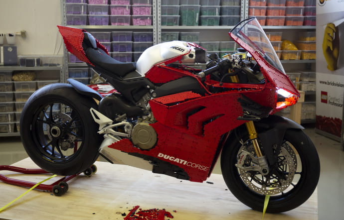 ducati-panigale-v4-r-lego-technic-insert-03