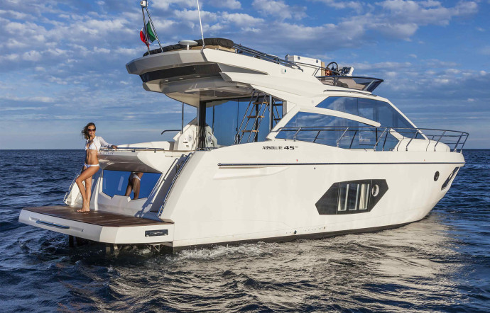 5 vedettes à flybridge européennes – Absolute 45 Fly