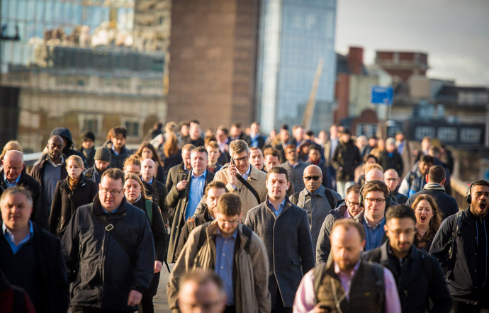 Londres, qui compte 8,9 M d’habitants, est le principal centre financier du monde, au coude-à-coude avec New York. Un million de londoniens travaillent dans les services financiers.