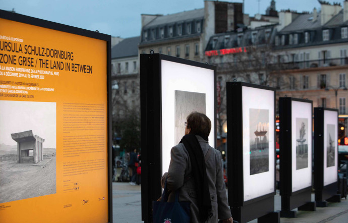 Exposition sur le parvis de la gare de Lyon.