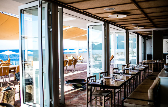 90, boulevard de la 36e-Division-du-Texas. Tél. +33 (0)4 89 81 40 60. www.hotellesrochesrouges.com /www.designhotels.com