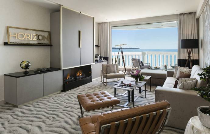 10, la Croisette. Tél. +33 (0)4 92 98 77 00. www.hotelsbarriere.com / www.lhw.com