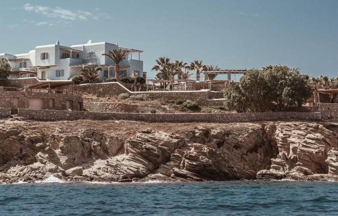 Paraga Beach, Platis Gialos. Tél. +30 228 902 7474. Sohohouse.com – Escales en Europe cet été : 5 spots de Bâle à Mykonos