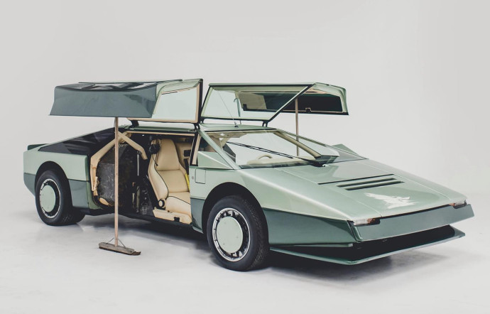 Aston Martin Bulldog.