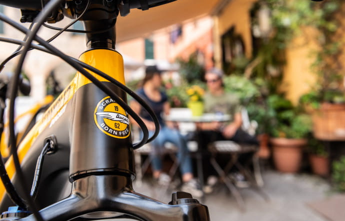ducati-decline-son-scrambler-en-velo-electrique-insert-04
