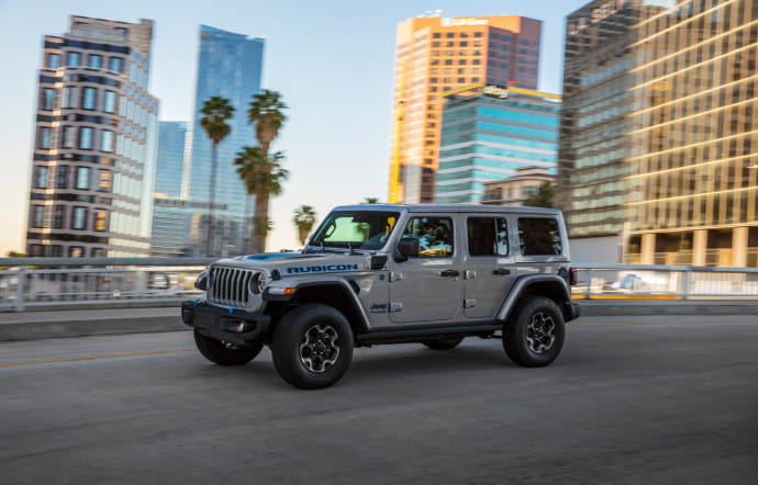 jeep-wrangler-4xe-grand-wagoneer-concept-voiture-electrique-hybride-insert-03