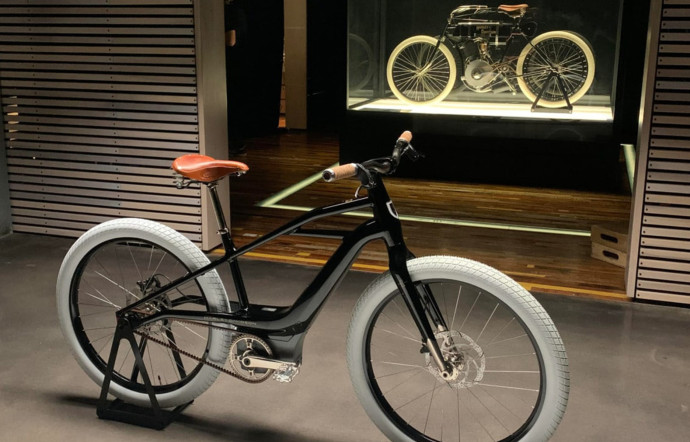 Le Serial 1 (vélo) et la Serial One (moto).