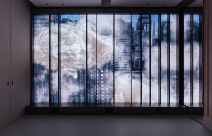 loro-piana-inaugure-son-nouveau-flagship-a-tokyo-avec-une-expo-ephemere-insert-04