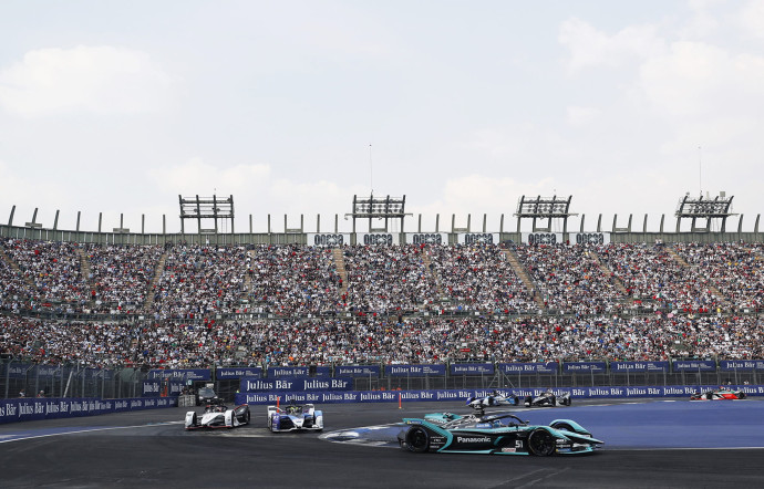 Janvier 2020, pilotes et voitures s’affrontent sur le circuit de Santiago, au Chili.