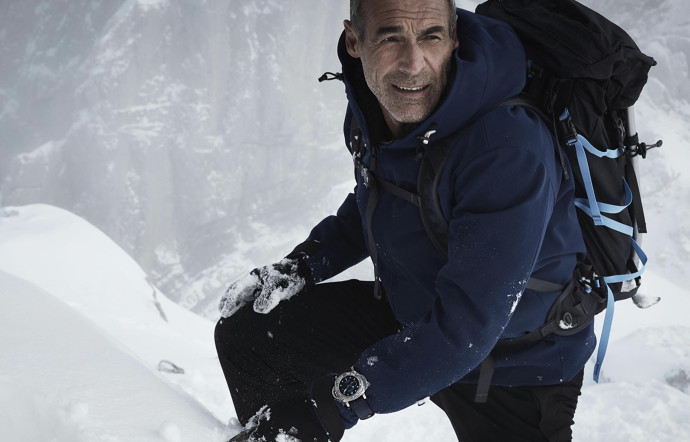 Pour sa nouvelle montre de plongée Submersible Ecopangaea Tourbillon GMT Edition Mike Horn, du nom du célèbre aventurier, Panerai utilise un tout nouvel acier haute technologie Ecopangaea, composé de métal recyclé issu de l’arbre d’hélice du Pangaea, le voilier de 35 m de Mike Horn. Bracelet en caoutchouc noir + second bracelet en matériaux PET recyclés. Une édition limitée à 5 exemplaires (190 000 €).