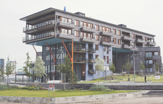La ville d’Oslo compte environ 700 000 habitants. Elle est devenue la capitale européenne de la voiture électrique. L’objectif de la majorité municipale est de réduire drastiquement le nombre de véhicules en circulation.
