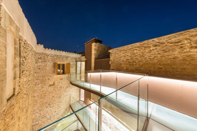 Mélange d’ancien et de moderne : un combo stylistique toujours gagnant.