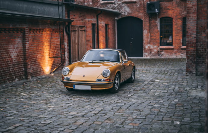 Porsche 911 S 2.4 Targa, 1972 (sans réserve, estimation : 40 000 - 60 000 €).