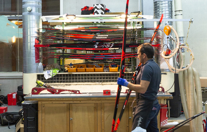 Les skis Rossignol sont vendus dans le monde entier et, grâce au rachat de plusieurs griffes de sport étrangères, le groupe réalise 80 % de son chiffre d’affaires hors de France.