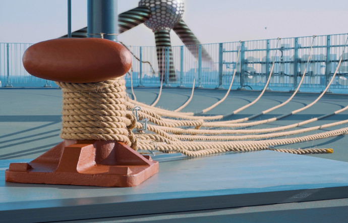 L’installation Midway Stone de FUJIKURA Asako au Tokyo International Cruise Terminal.