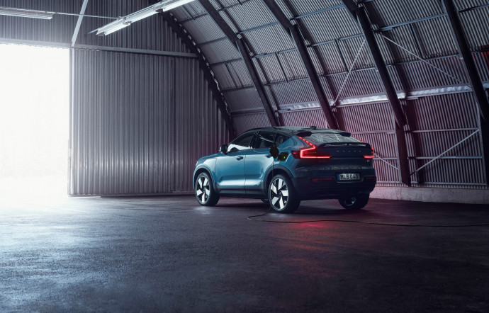 volvo-c40-recharge-voiture-electrique-suv-insert-02