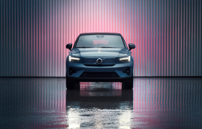 volvo-c40-recharge-voiture-electrique-suv-insert-03