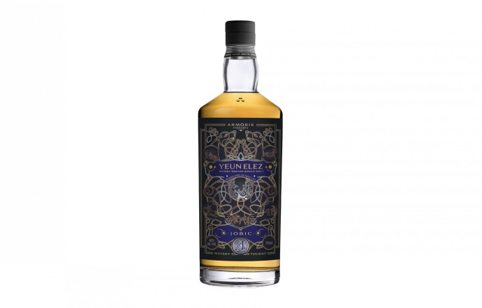 La distillerie vient de lancer Yeun Elez, son nouveau whisky tourbé. Confectionné à partir de malt écossais, il garde les accents fruités et épicés propres à Armorik. www.distillerie-warenghem.bzh