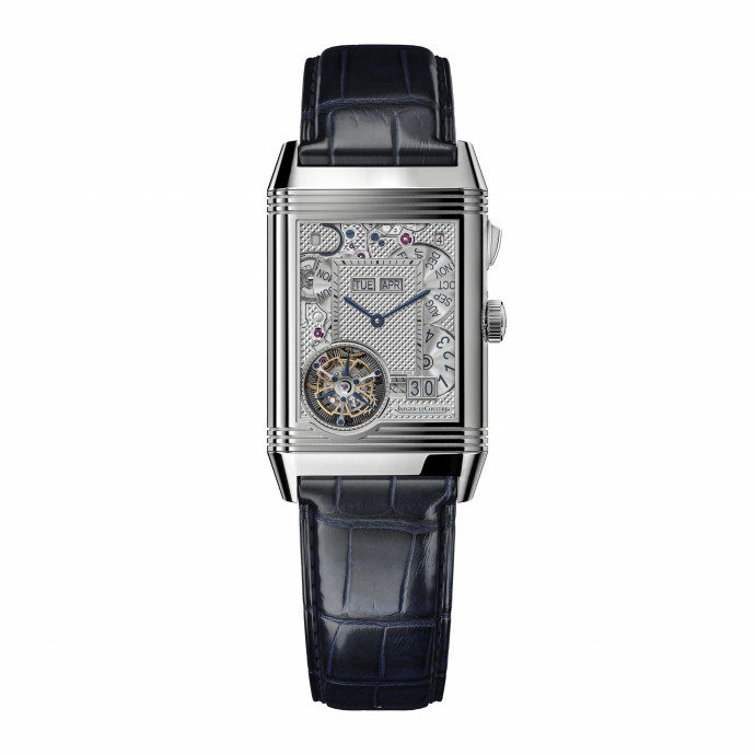 Côté face, la Reverso Hybris Mechanica Calibre 185 affiche notamment la grande date.