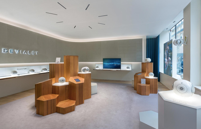 Le showroom de Devialet est situé rue Réaumur, à Paris. Créée en 2007, l’entreprise est réputée pour ses enceintes haut de gamme.