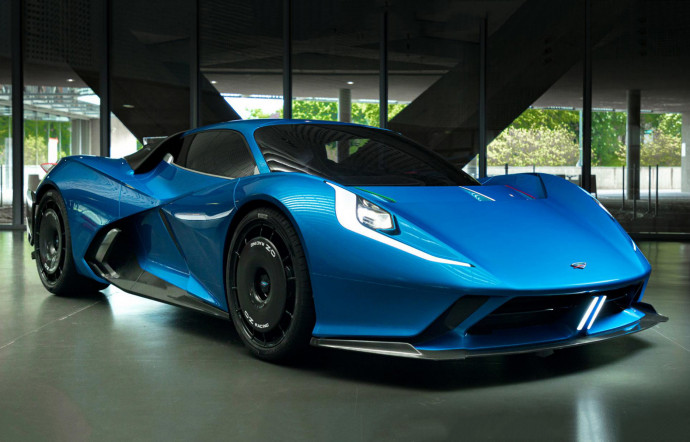 estrema-fulminea-voiture-electrique-supercar-italie-insert-02
