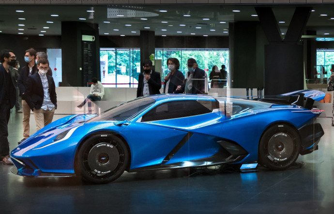 estrema-fulminea-voiture-electrique-supercar-italie-insert-03