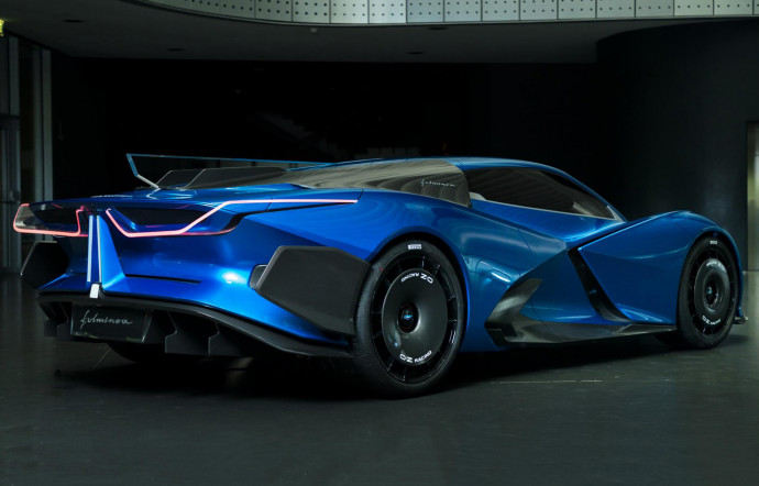 estrema-fulminea-voiture-electrique-supercar-italie-insert-04