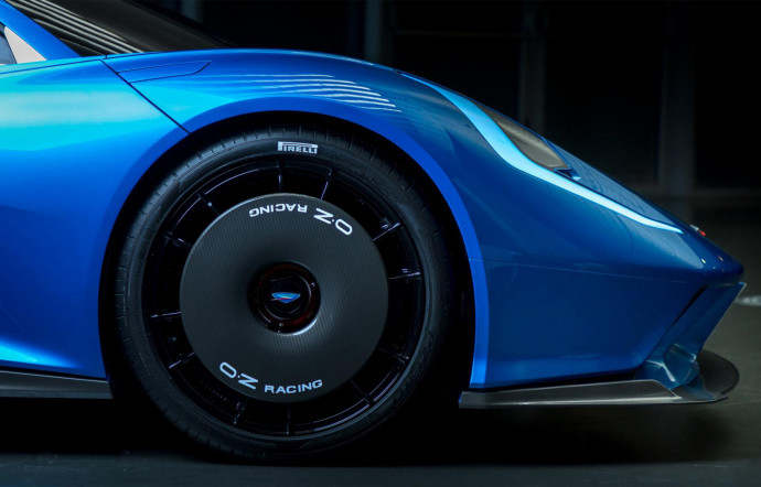 estrema-fulminea-voiture-electrique-supercar-italie-insert-05