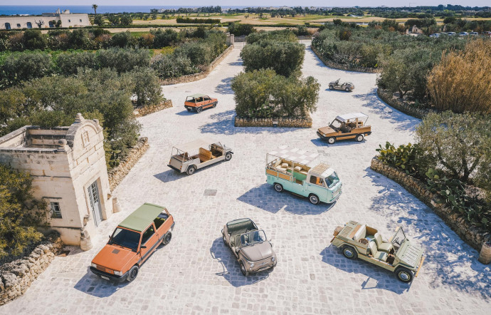 Le charmant parc automobile du Borgo Egnazia. www.borgoegnazia.com