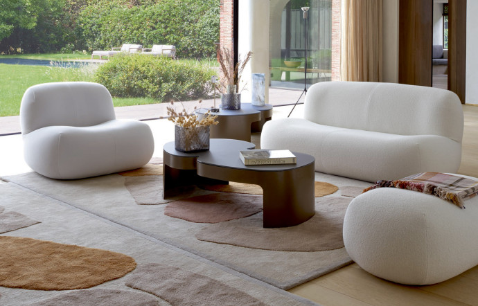 Fauteuils et poufs Pukka est signée Yabu Pushelberg pour Cinna.