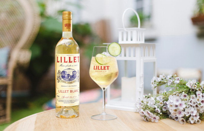 Lillet, un apéritif à base de vin, de liqueurs de fruits macérés et de quinquina.