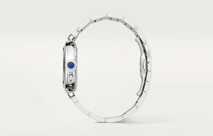 Pasha de Cartier, boîtier de 41 mm en acier (mais aussi en or rose, or jaune ou pavé de diamants), calibre manufacture automatique 1847 MC, guichet date à 4 heures, réserve de marche de 40 heures, étanche à 100 m, bracelet interchangeable en cuir, en acier ou en or. À partir de 6 750 € avec boîtier de 41 mm en acier et de 6 250 € en 35 mm.