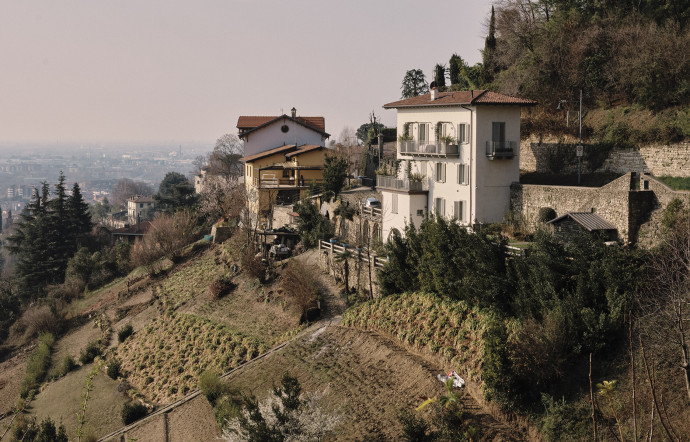 Niché sur les contreforts des préalpes, Bergame, « le village des montagnes », mérite qu’on s’y attarde.