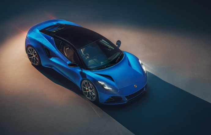 La Lotus Emira reprend le design de l’hypercar électrique Evija.