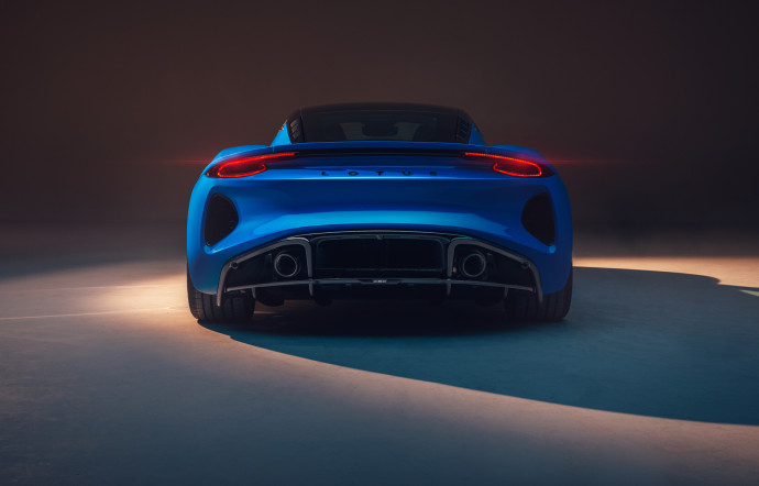 Cette berlinette remplacera les Elise, Exige et Evora, qui sortiront du catalogue Lotus cette année.