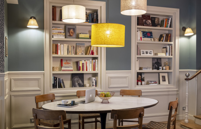 petit_beaumarchais_paris_hotel_table_living