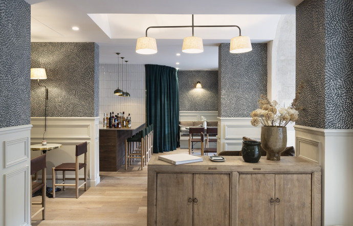 On entre au Petit Beaumarchais comme chez soi… hotelpetitbeaumarchaisparis.com