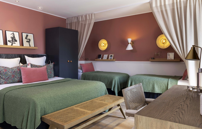 petit_beaumarchais_paris_pink_room_family