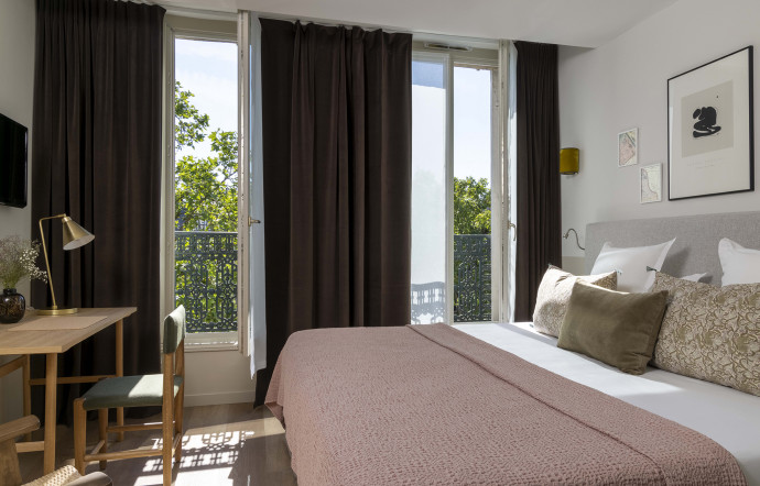 petit_beaumarchais_paris_pink_room_view
