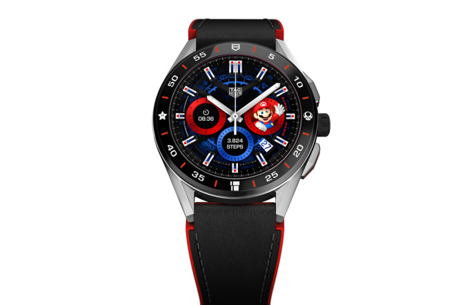 Bracelet en cuir noir sur caoutchouc rouge avec système de changement rapide. Bracelet supplémentaire en caoutchouc perforé rouge à boucle déployante gravée du logo Super Mario.