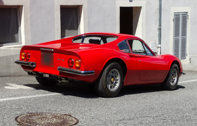 Cette Dino 246 GT détient le record du prix de vente le plus élevé de l’histoire de Benzin : 303 050 €.