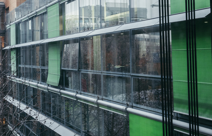 Logé jusqu’à récemment dans un magnifique bâtiment dessiné par l’architecte Renzo Piano, le journal a réussi à redresser la barre et à enregistrer de bons résultats en pleine pandémie.
