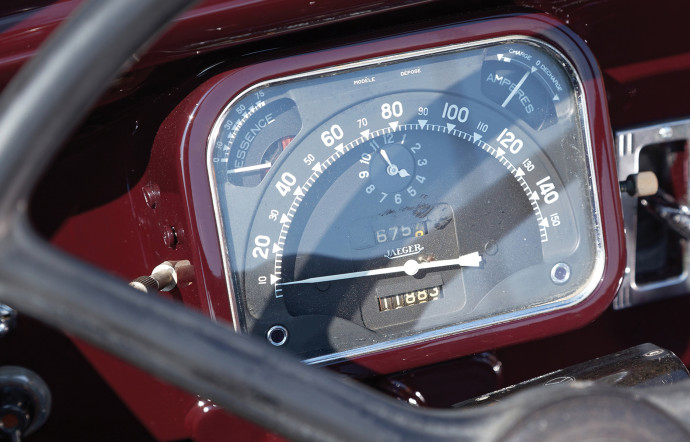 Compteur avec montre intégrée de la Citroën Traction Avant 15-Six G.