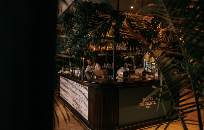 Le sublime bar de l’hôtel Eminente.
