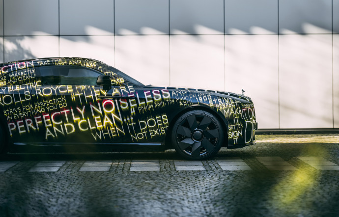La Rolls-Royce électrique Spectre, encore camouflée.