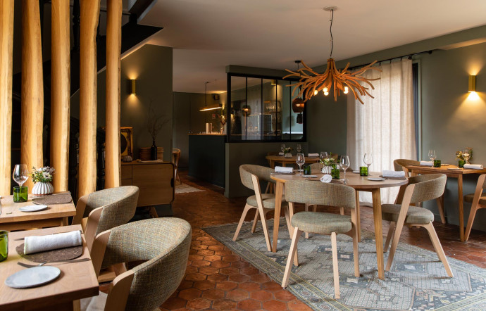 251, avenue de Neuville, Les Pideaux, Gambais (Yvelines). Tél. +33 (0)1 34 83 19 66. domainelesbruyeres.com