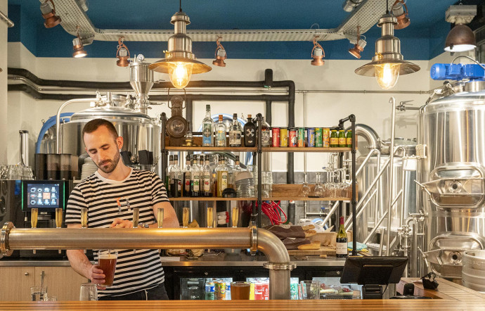 6, rue Bressieux. Tél. +33 (0)4 56 45 34 89.