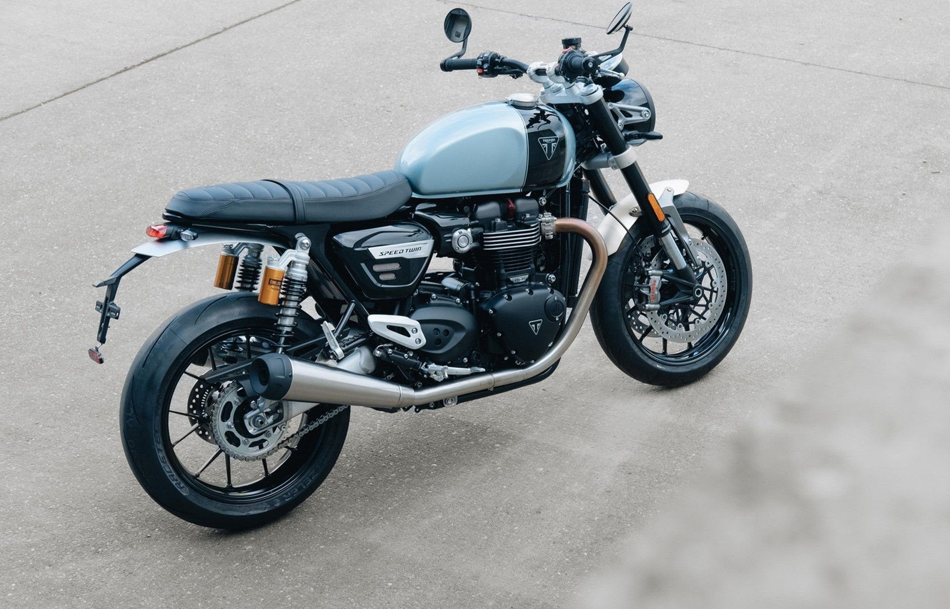 Montre et moto Breitling x Triumph le mariage d’une Top Time et d’une Speed Twin- the good life