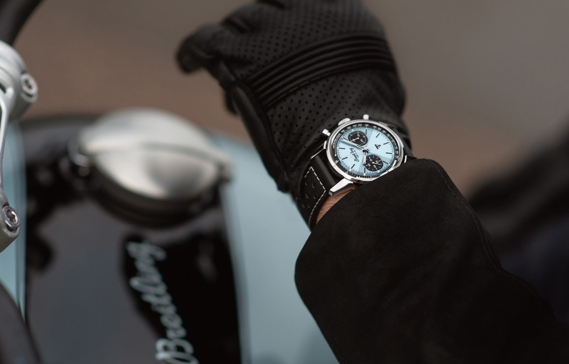 Montre et moto Breitling x Triumph le mariage d’une Top Time et d’une Speed Twin- the good life