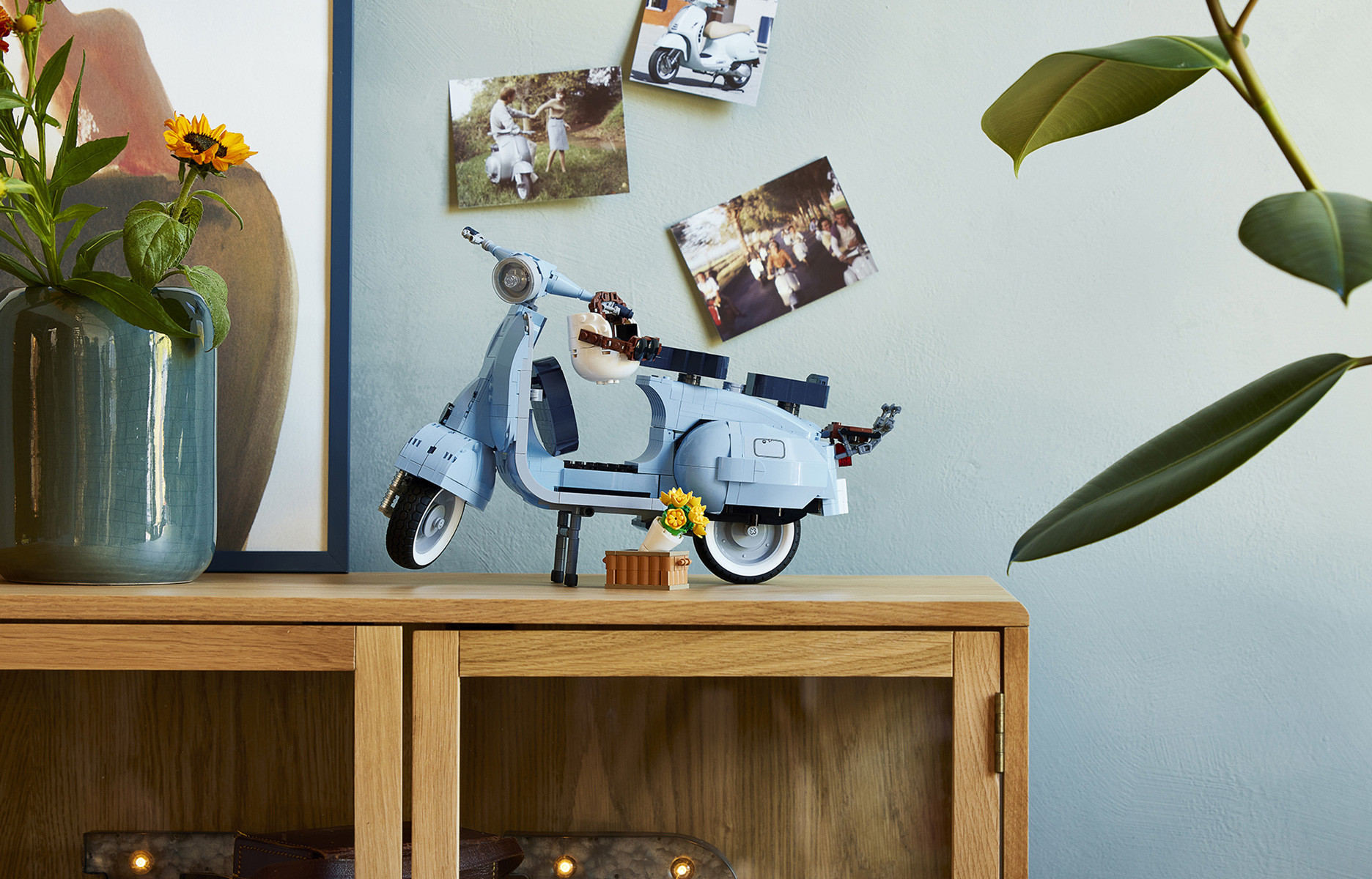 Lego x Vespa 125 petites briques et grande classe - the good life